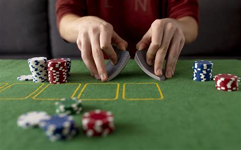 Alegando que os ganhos de poker impostos